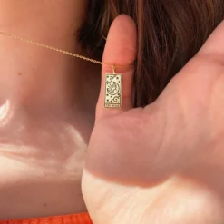 Gold The Moon Tarot Card Pendant Necklace -Jellycat Christmas Store gold the moon tarot card pendant necklace 3 900x900 1