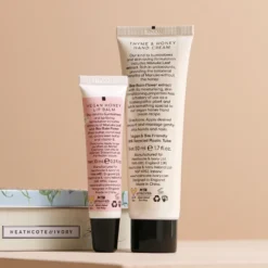 Heathcote & Ivory Busy Bees Vegan Hand And Lip Tin 11 Heathcote & Ivory Busy Bees Vegan Hand And Lip Tin -Jellycat Christmas Store heathcote and ivory busy bees vegan honey hand lip tin 0v8a0218 900x900 1