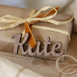 Personalised Set Of 3 Acrylic Name Gift Tags -Jellycat Christmas Store personalised set of three acrylic name gift tags 0v8a4550 900x900 1