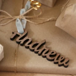 Personalised Set Of 3 Acrylic Name Gift Tags -Jellycat Christmas Store personalised set of three acrylic name gift tags 0v8a4557 900x900 1