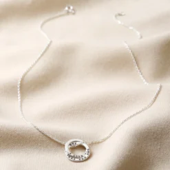 Personalised Sterling Silver Interlocking Circles Necklace -Jellycat Christmas Store personalised sterling silver interlocking circles necklace 4x3a0091 900x900 1
