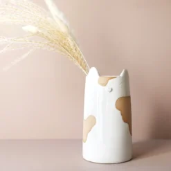 Textured Ceramic Cat Vase, H19cm -Jellycat Christmas Store textured ceramic cat vase 4x3a1791 900x900 1