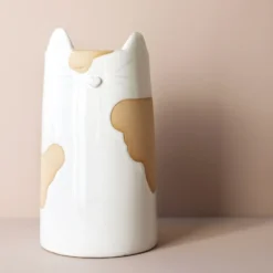 Textured Ceramic Cat Vase, H19cm -Jellycat Christmas Store textured ceramic cat vase 4x3a1816 900x900 1